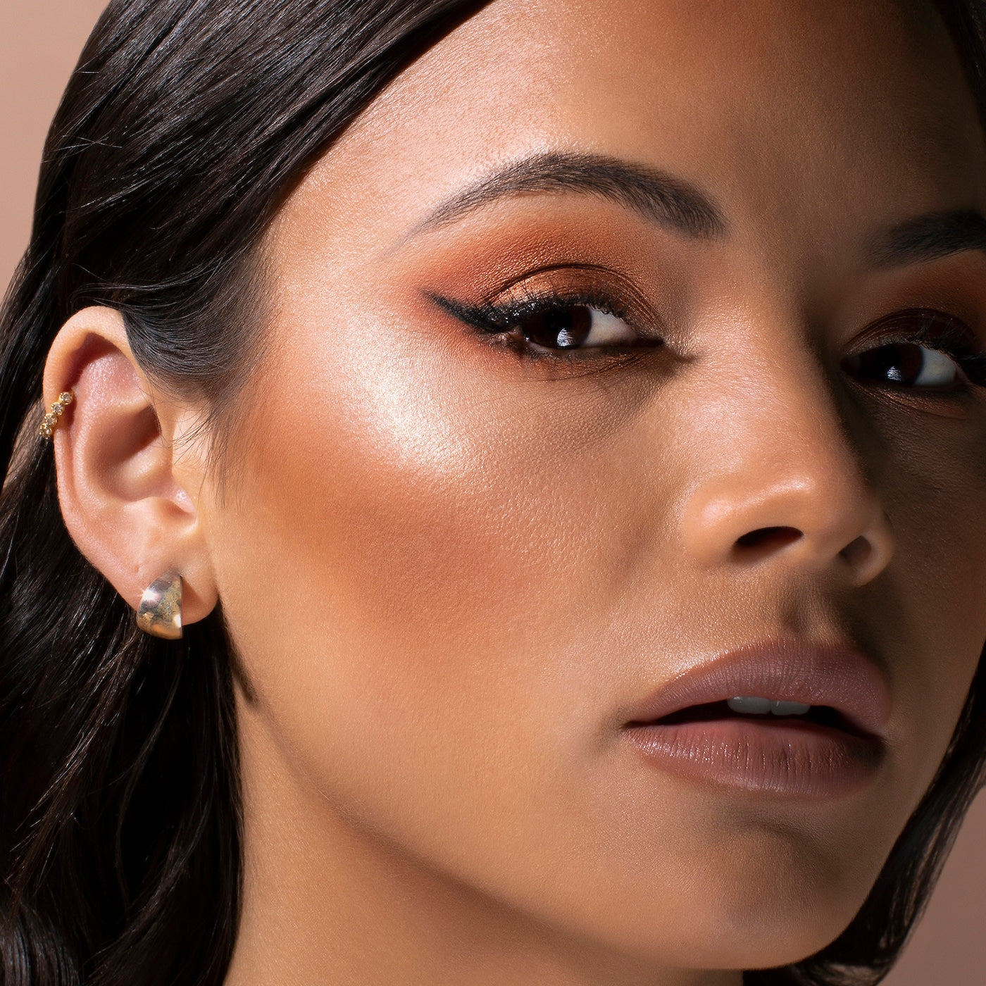 LAWLESS  Summer Skin Talc-Free Velvet Matte Bronzer