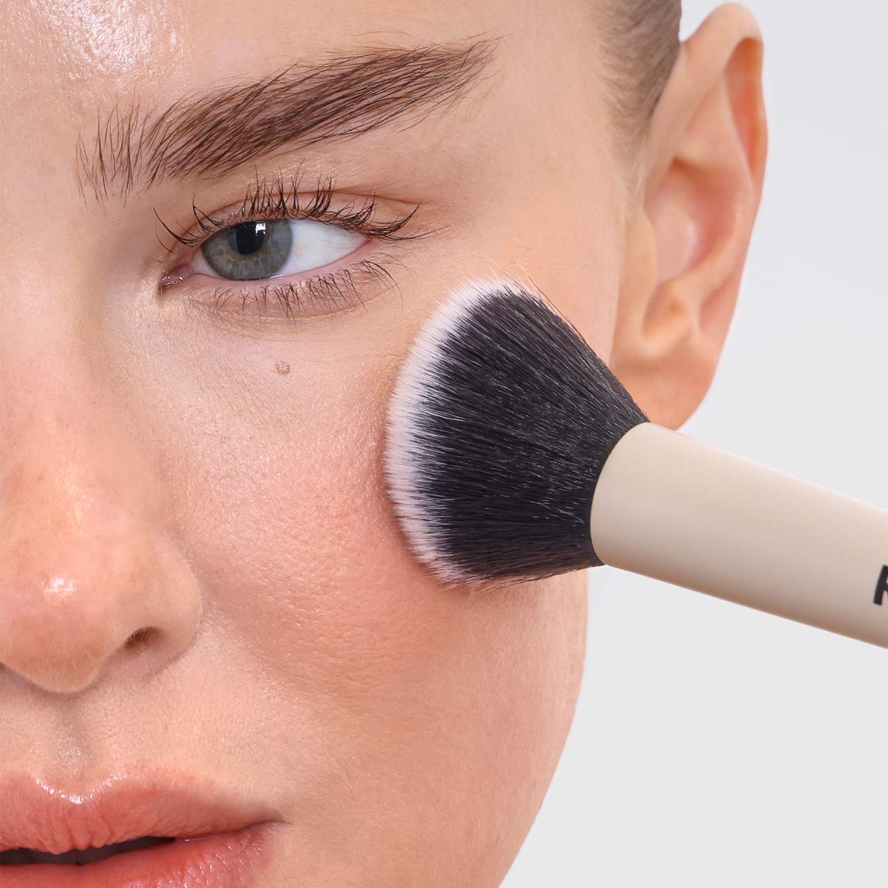 REFY  Dual Ended Complexion Brush